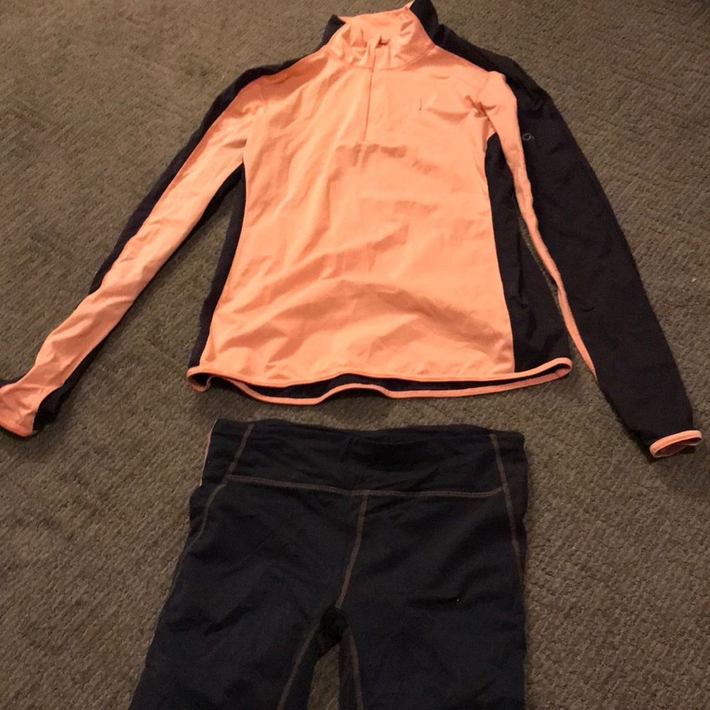 Gapfit Half Zip Pullover & Matching Capris - Small - image 1